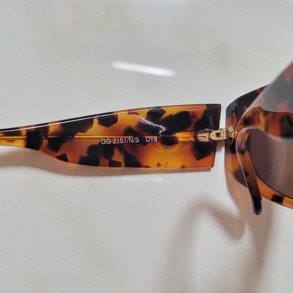 Vintage Gucci sunglasses - Picture 7 of 9